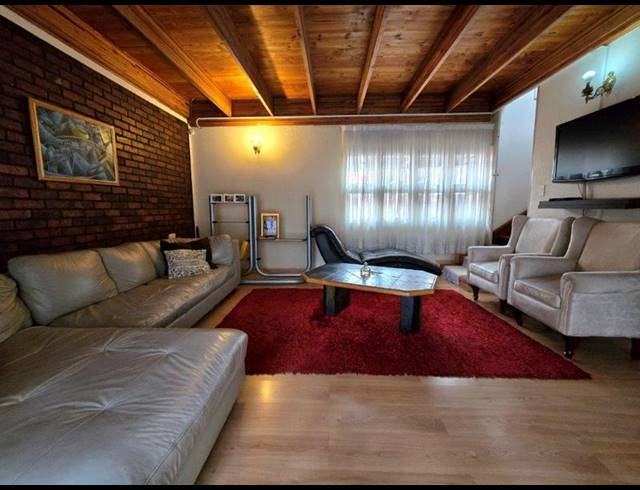 5 BEDROOM HOUSE FOR SALE IN MEYERSDAL